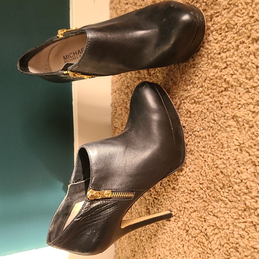 Heeled booties